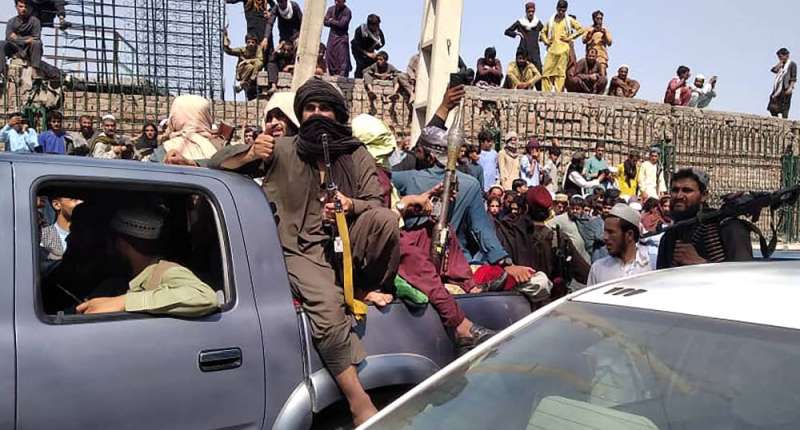 كويتيون يرحبون بسيطرة «طالبان» على أفغانستان   