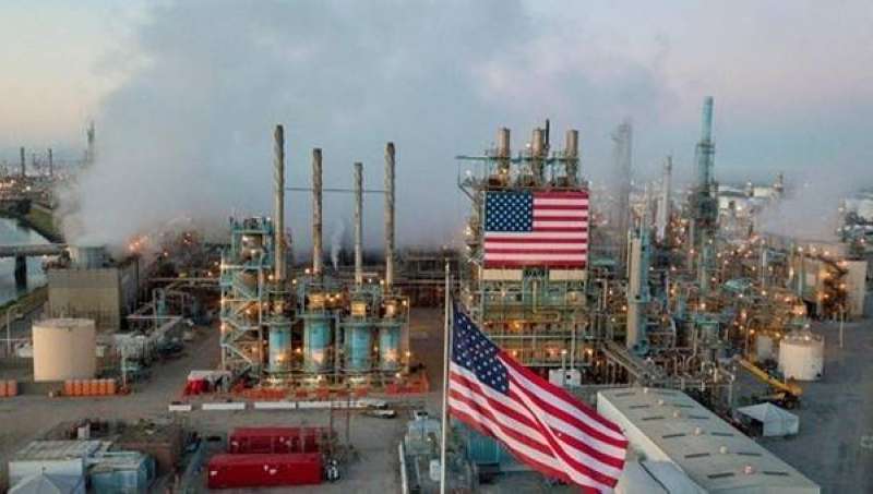 الحكومة الأميركية تبيع 20 مليون برميل من الاحتياطي البترولي الاستراتيجي إلى 8 شركات 