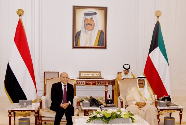 ولي العهد يستقبل رئيس مجلس القيادة الرئاسي في الجمهورية اليمنية