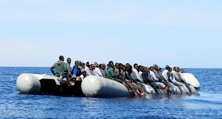 محكمة إسبانية تمنح الجنسية لطفلة ولدت على متن قارب مهاجرين