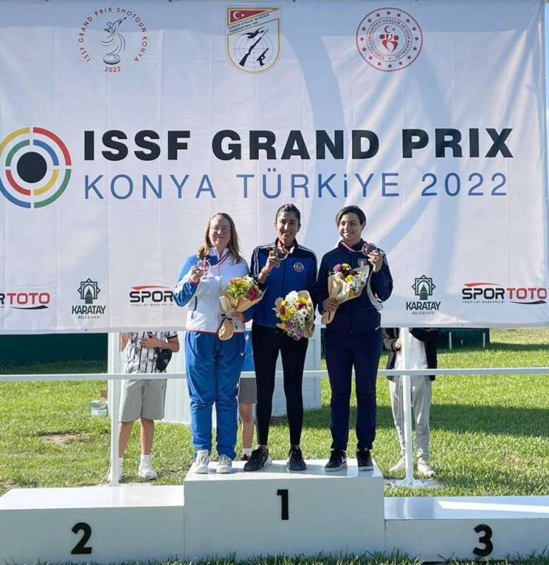 الرامية سارة الحوال تهدي إنجازها في بطولة الجائزة الكبرى بتركيا إلى القيادة السياسية