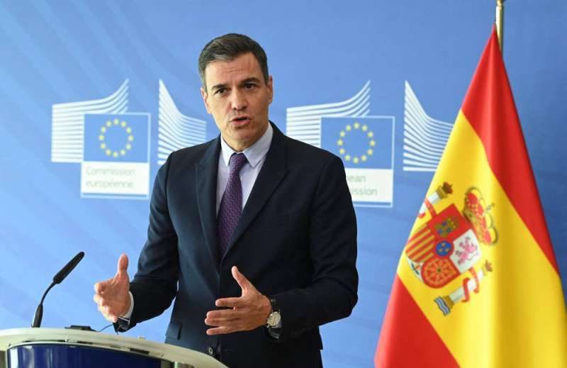 رئيس وزراء إسبانيا يلوم «المافيا» في أحداث العنف على حدود المغرب ومليلة