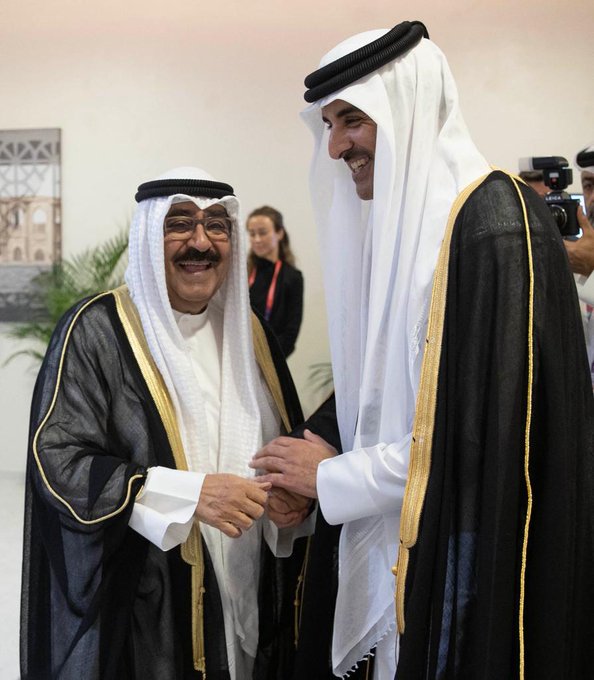 ممثل سمو الأمير سمو ولي العهد يحضر حفل الاستقبال الذي أقامه أمير قطر في استاد البيت