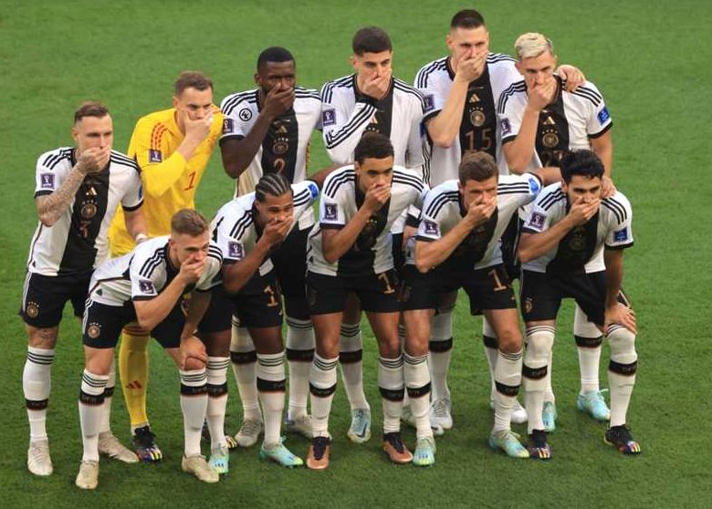 لاعبو المنتخب الألماني يثيرون الجدل بتكميم أفواههم قبل بداية المباراة مع اليابان    