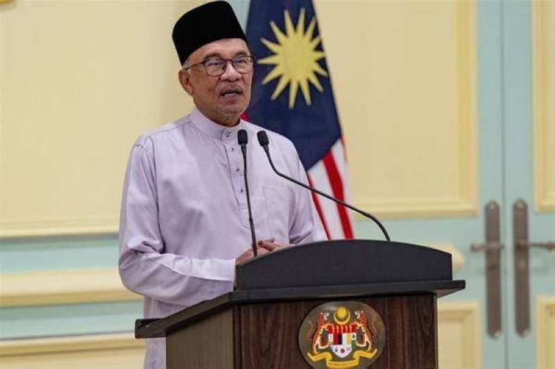 رئيس وزراء ماليزيا الجديد يسعى إلى توجيه الإعانات للفئات محدودة الدخل  