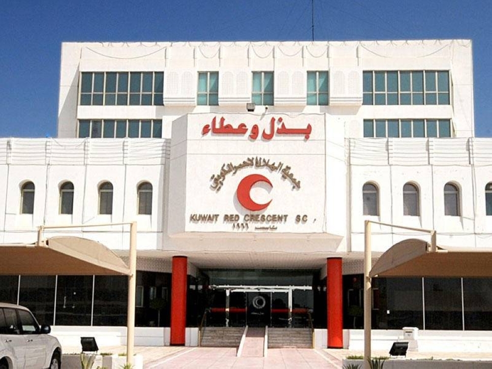 «الهلال الأحمر» يوزع كسوة الشتاء على الأسر المحتاجة داخل الكويت 