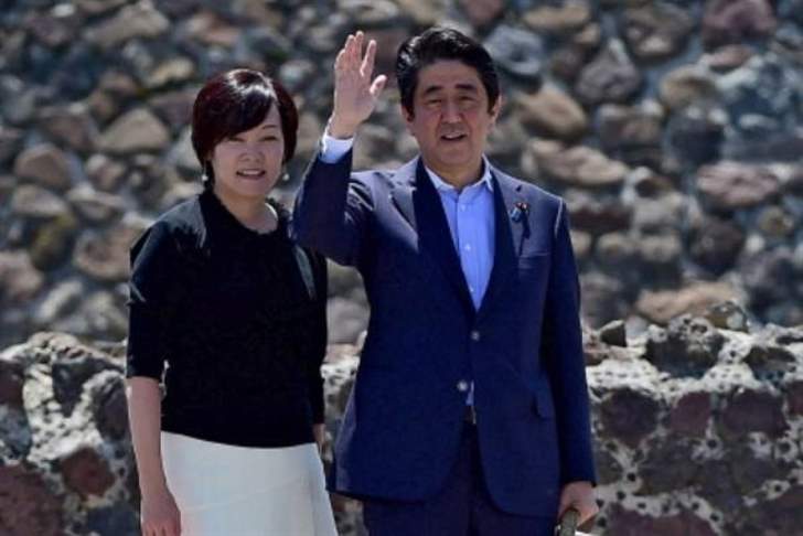 مدير مدرسة ياباني: زوجة رئيس الوزراء سلمتني مليون ين من آبي 