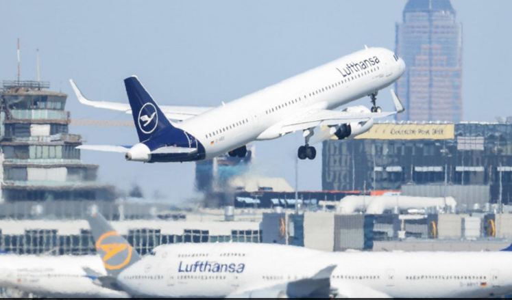 «لوفتهانزا» تلغي 900 رحلة جوية بسبب نقص في عدد الموظفين