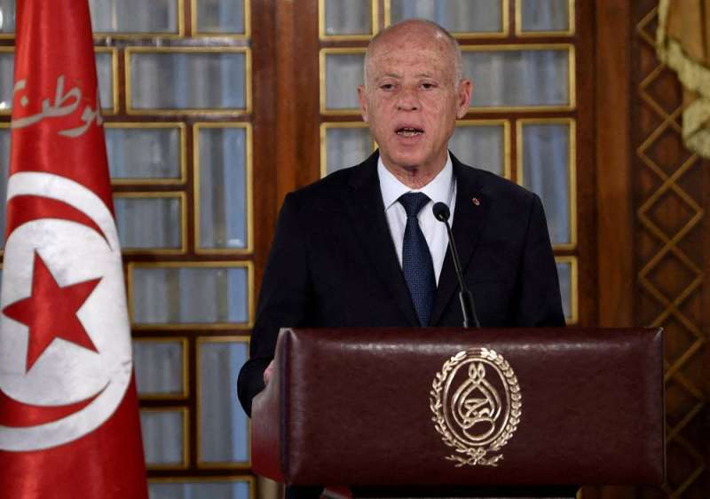 الرئيس التونسي يعلن عزمه حل المجالس البلدية